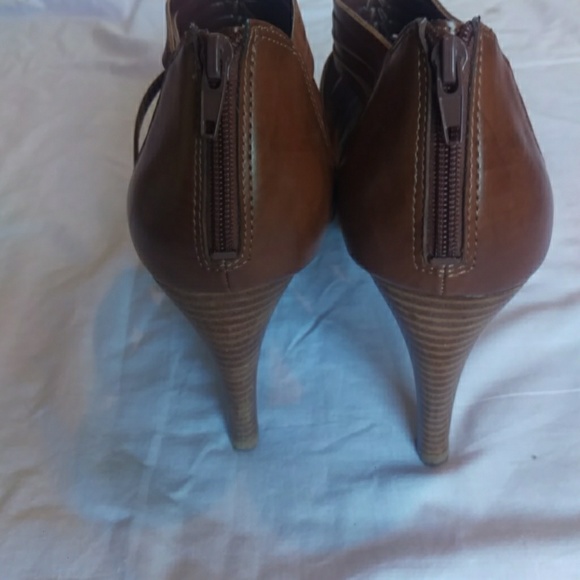 Franco Sarto brown leather zippered heel sandals - Picture 5 of 8